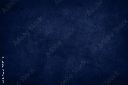 Fotografia dark blue stained grungy background or texture