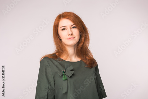 Fotografi fashion, modeling and people concept - young red head woman standing over white background