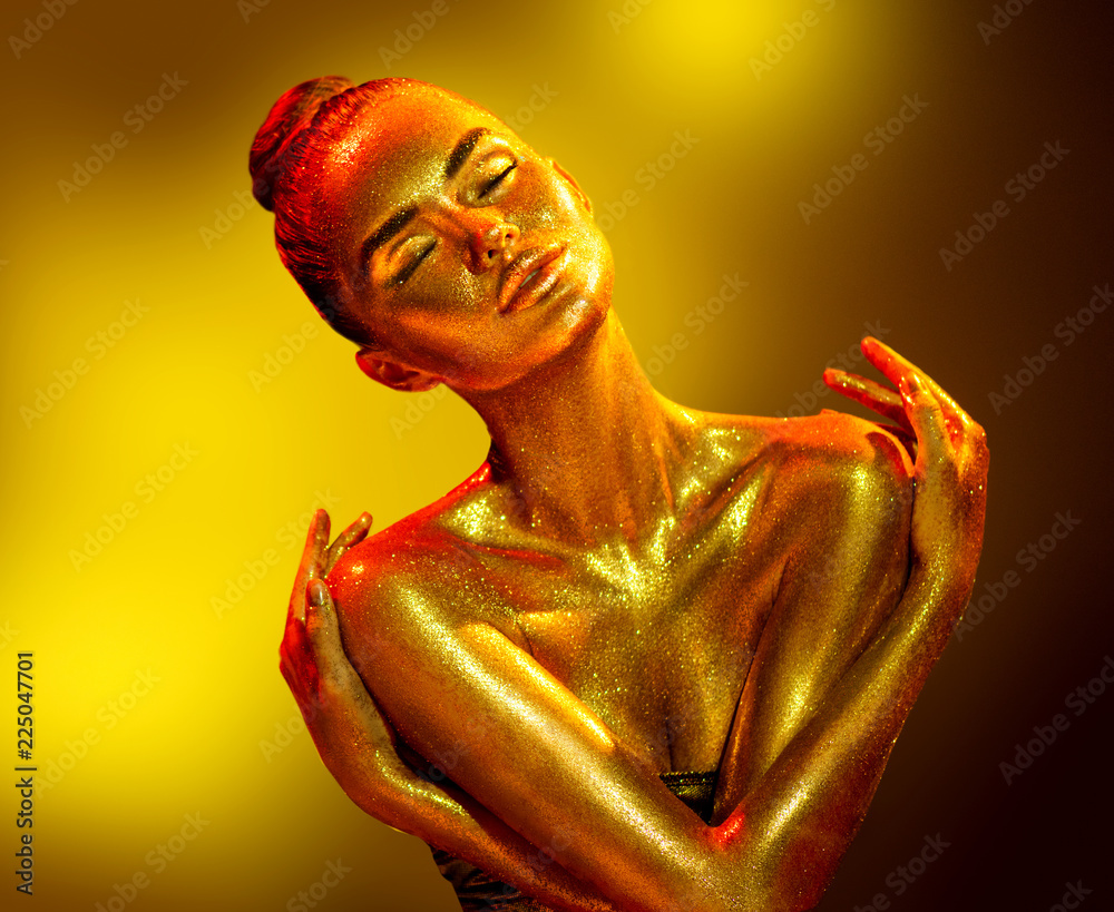 How to Apply Dry Gold Body Paint Effect to Skin in Photoshop