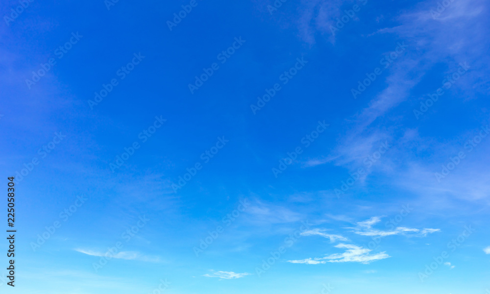 Obraz premium Bright blue sky background