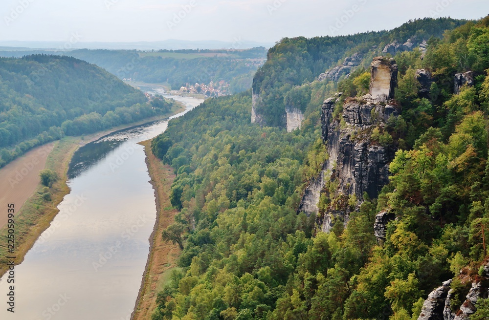 Obraz premium Elbe bei Rathen, Blick vom Basteifelsen