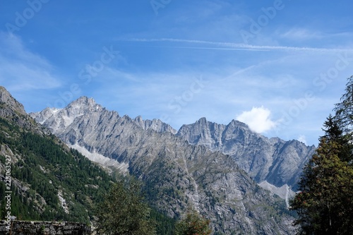 paesaggio montagna natura parco all'aperto rocce cime cielo azzurro scenario veduta turismo viaggiare