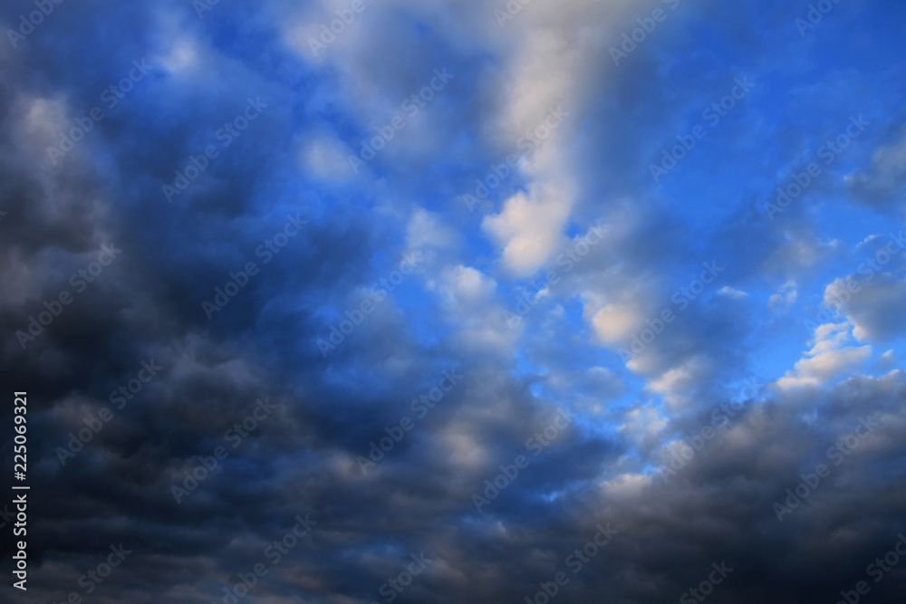 Obraz premium Blue sky with colorful clouds