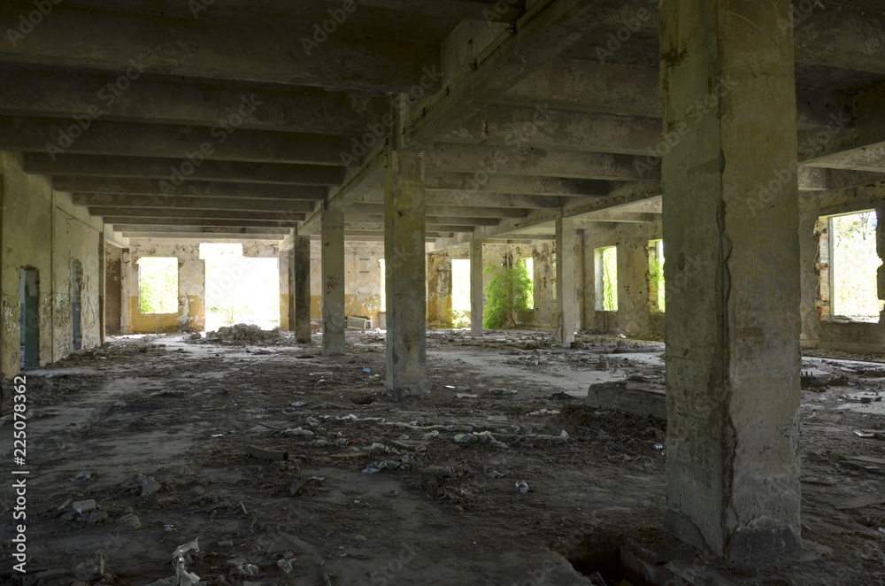 Abandoned warehouse - opuszczony magazyn