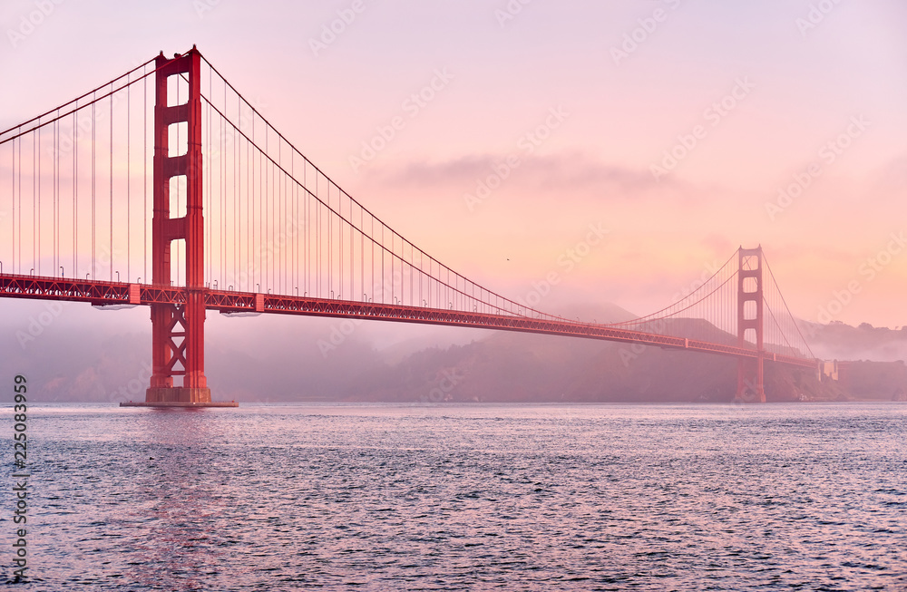 Fototapeta premium Golden Gate Bridge at sunrise, San Francisco, California