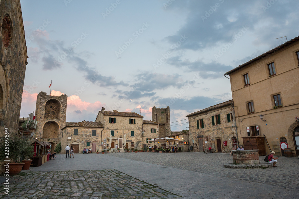Restaurant in the Piazza Roma in the historic walled town of Monteriggioni