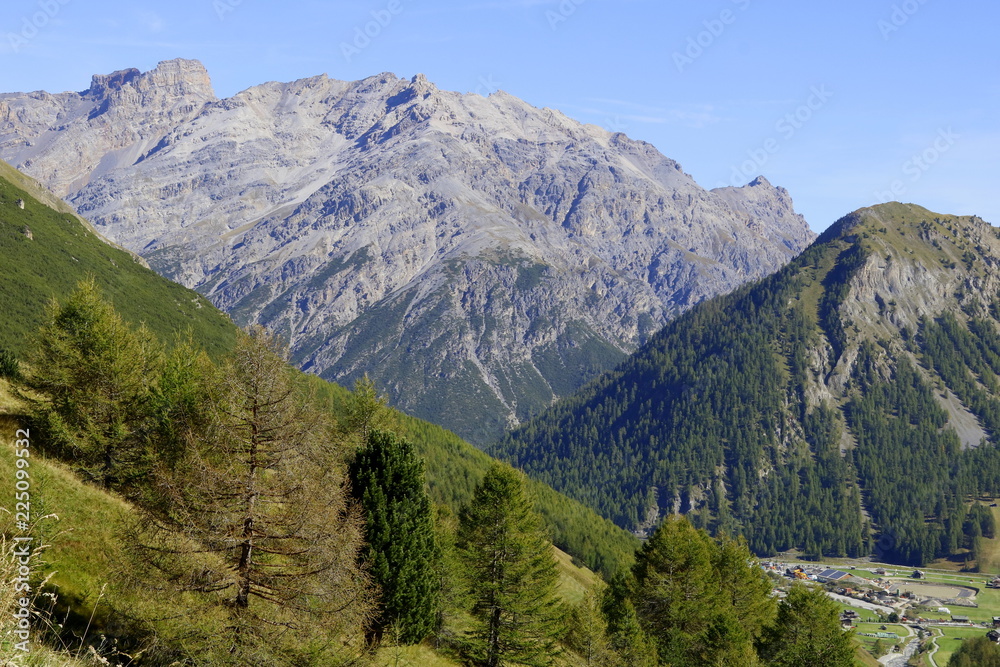 Wanderung um Valle di Federia,
Blick hinaus auf Livigno