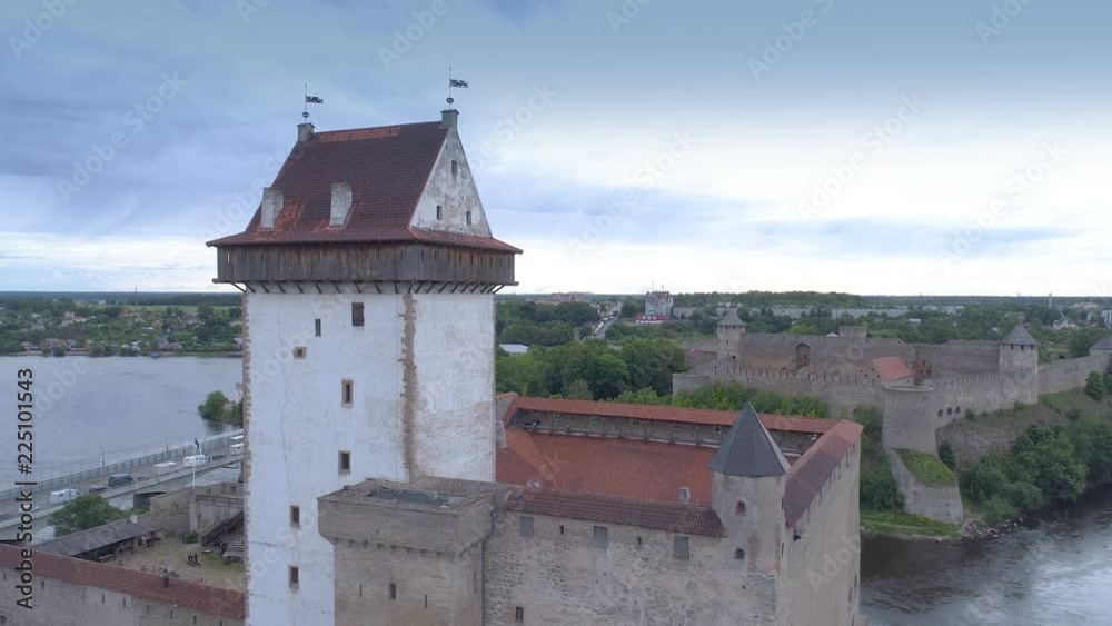 3263_The_view_of_the_tower_of_the_old_castle_in_Narva_Estonia.mov