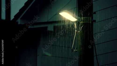 夜の激しい雨〜街灯の明かりに冷たく照らされる photo