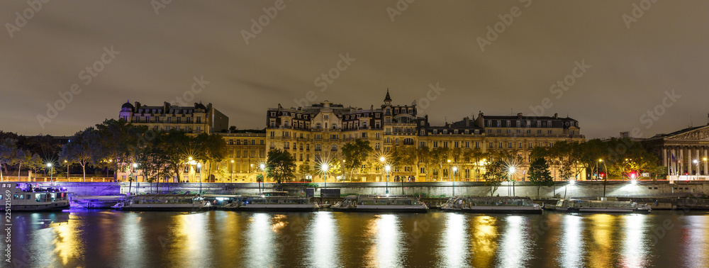 Obraz premium Nocna panorama bulwaru paryskiego