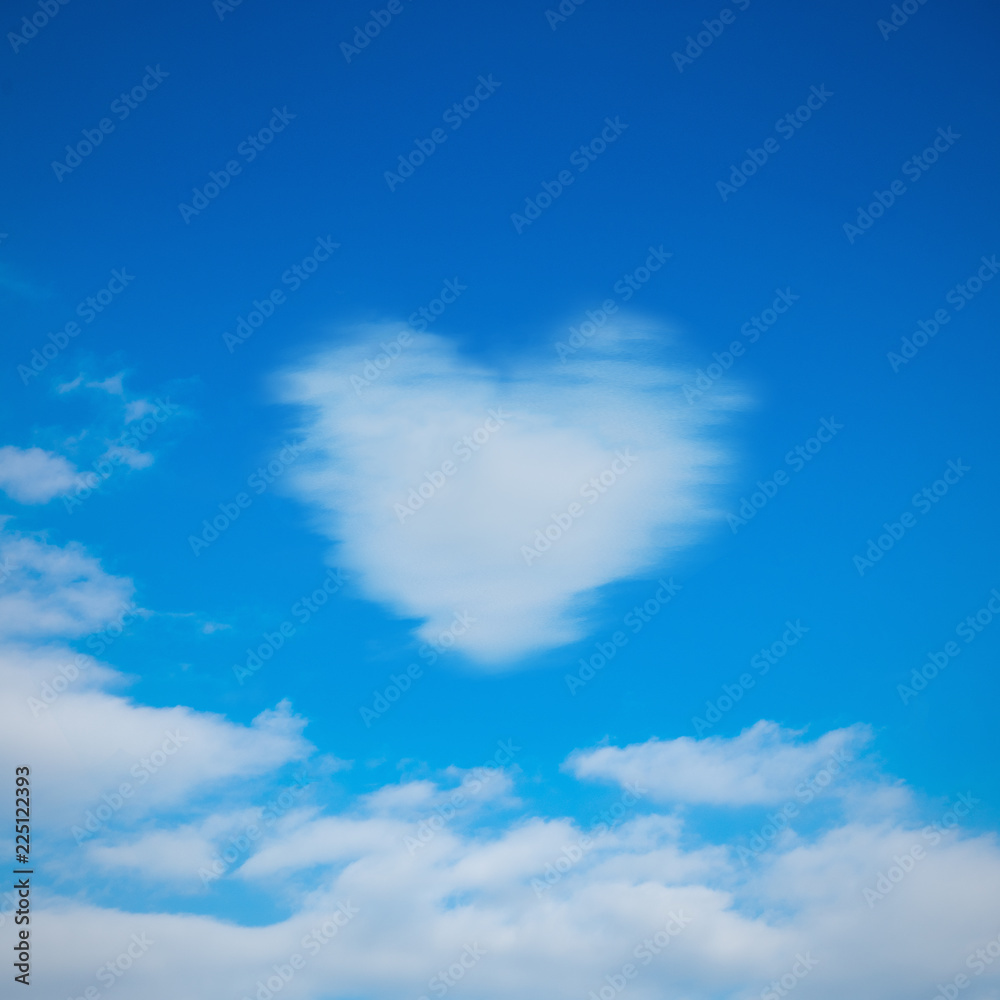 ハート型の雲 Stock 写真 Adobe Stock