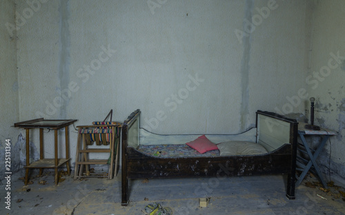 bett lampe und tisch