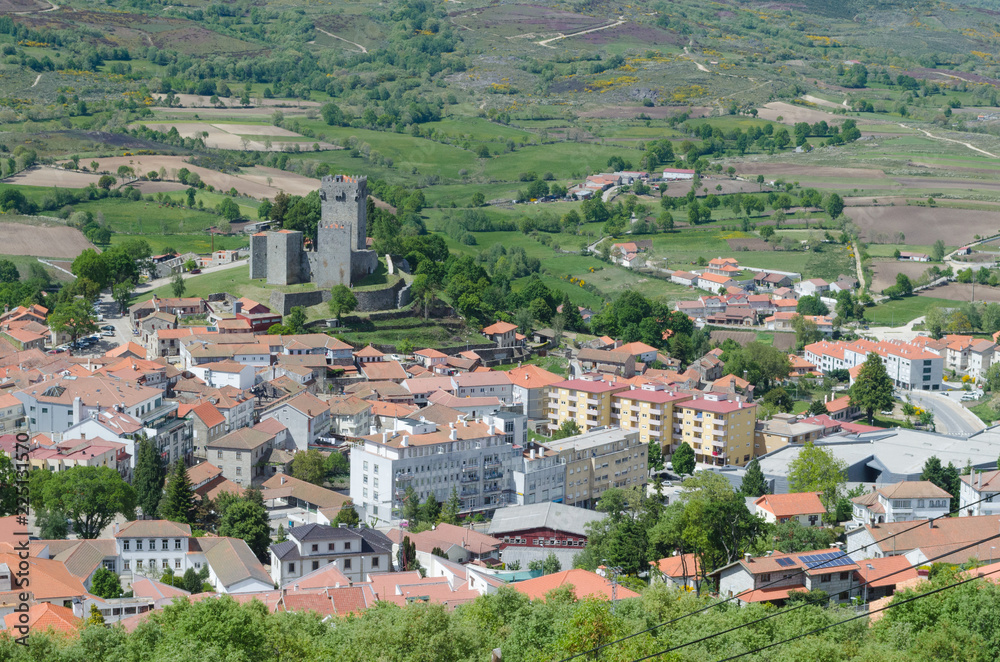 Vista panorámica de la villa de Montalegre, Terras de Barroso. Tras-os-Montes. Portugal.