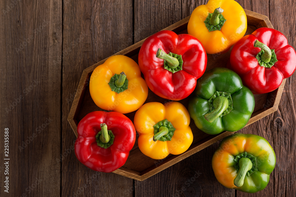 Colorful green , red and yellow peppers Colorful green , red and yellow peppers