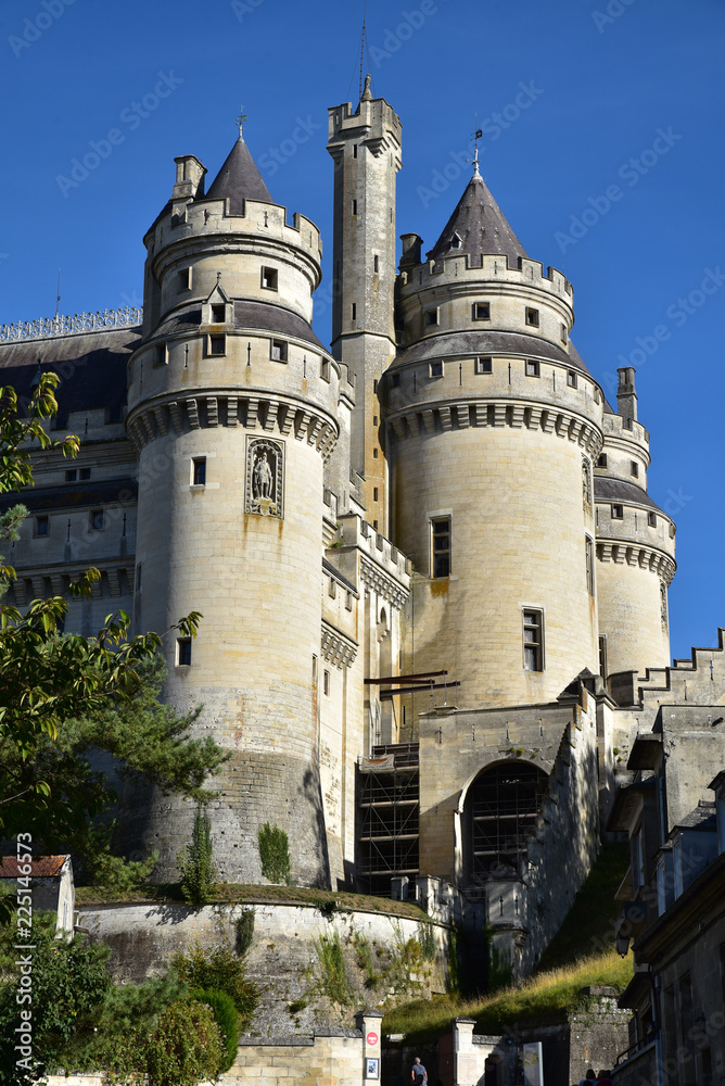 Tours du château de Pierrefonds dans l'Oise, France