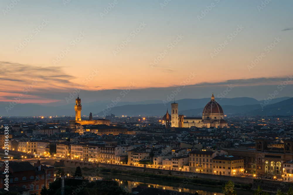 Panorama du Duomo à Florence de nuit