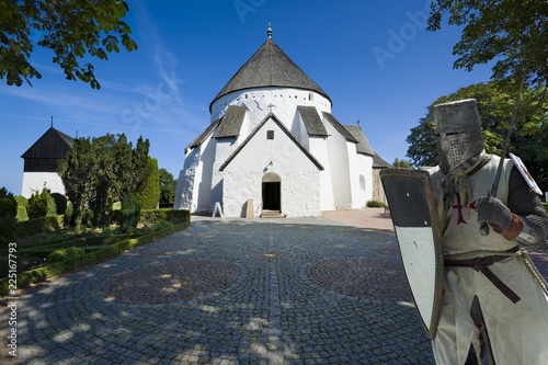 Defensive round church in O...