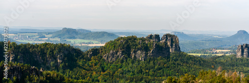 Gebirge Panorama, wunderschön Berglandschaft