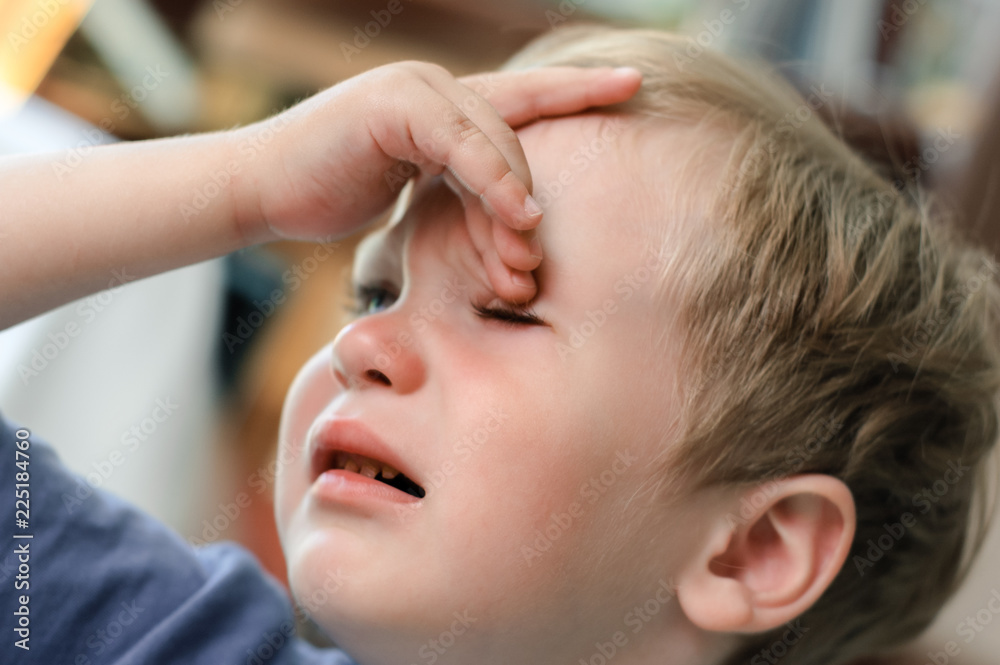 Fototapeta premium baby cries