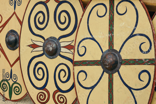 Konstfotografi Roman shields, three shields close-up