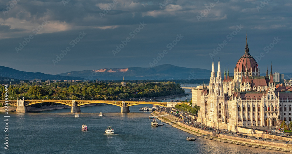 Fototapeta premium The Hungarian Parliament with Margaret Island