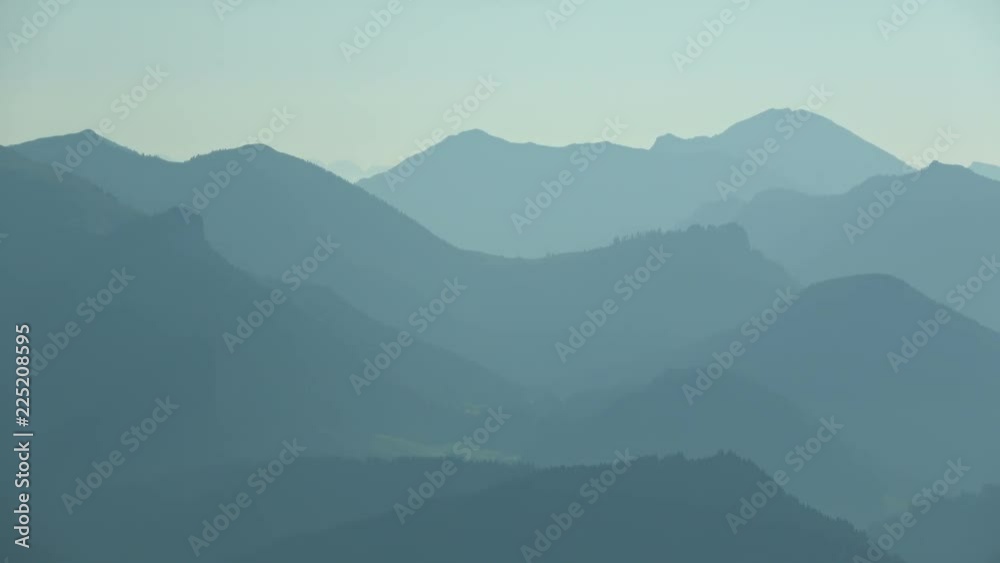 Bergsilhouette, Gebirge, Alpen, Staffelung, Gipfel im Dunst Bergsilhouette, Gebirge, Alpen, Staffelung, Gipfel im Dunst