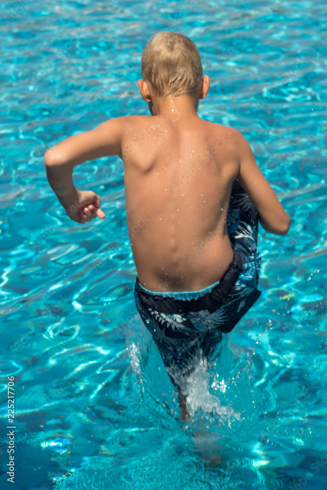 Sprung ins Wasser Sprung ins Wasser