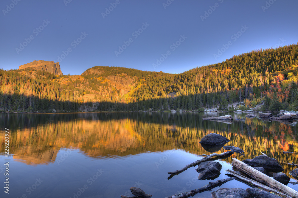 Naklejka premium Bear Lake Reflection Rocky Mountain National Pzrk