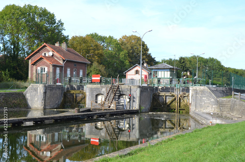 écluse du canal de saint quentin