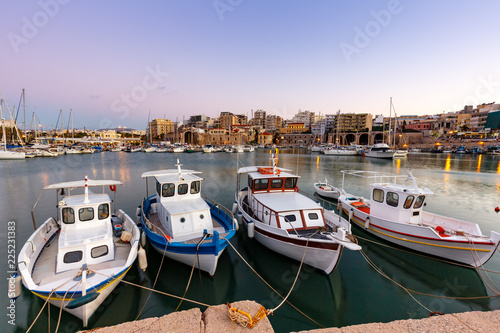 Kreta Heraklion Griechenland Hafen Boote blaue Stunde Abend