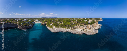 Luftaufnahme, Spanien, Balearen, Mallorca, Region von Cala Figuera, Gemeinde Santanyi,  Bucht Cala Santanyi  mit Strand und Roca Fesa