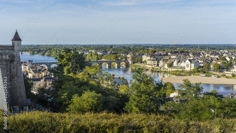 Fototapeta premium Vue sur la ville de Saumur, Maine-et-Loire