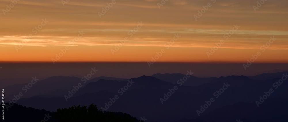 夕闇迫る大台ケ原山の情景