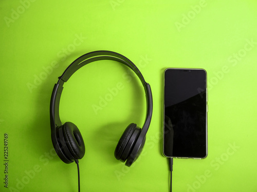 Headphone and smart phone for music sound