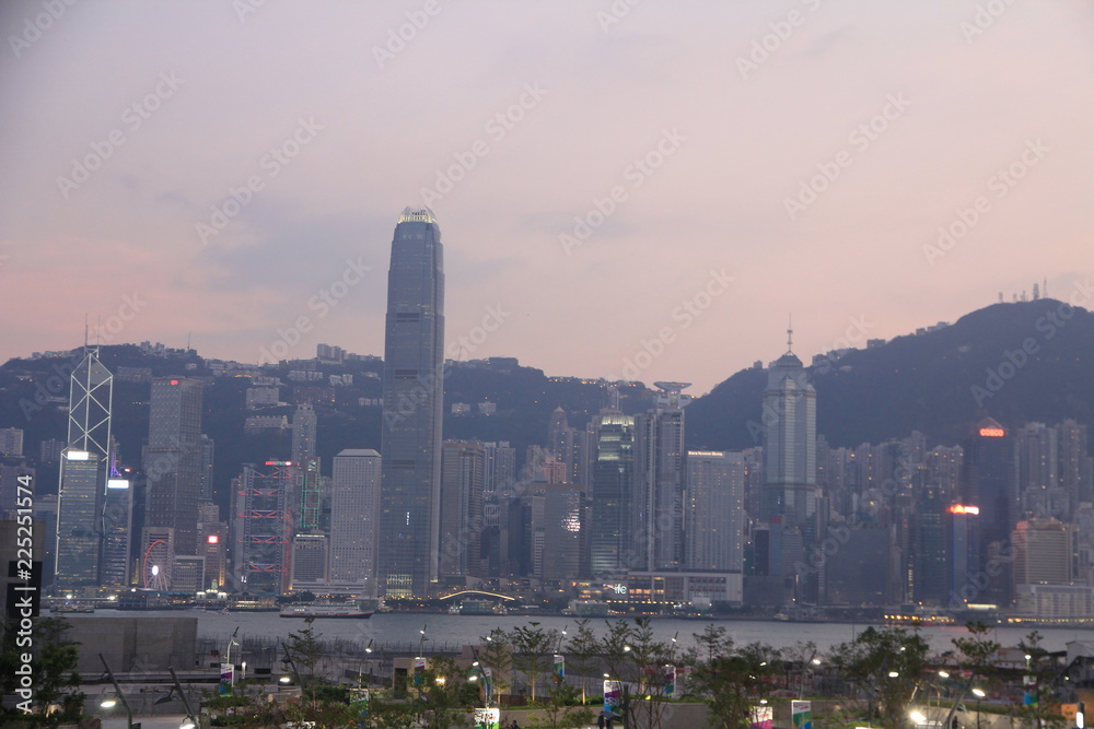 Φωτογραφία Night View of Victoria Harbor in Hong Kong