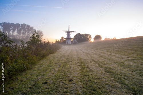 Widmill in Deil on an froggy morning