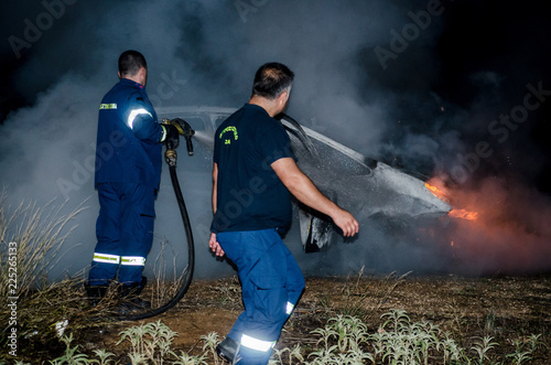 Τhe thieves burn a job car after robbery Athens Greece