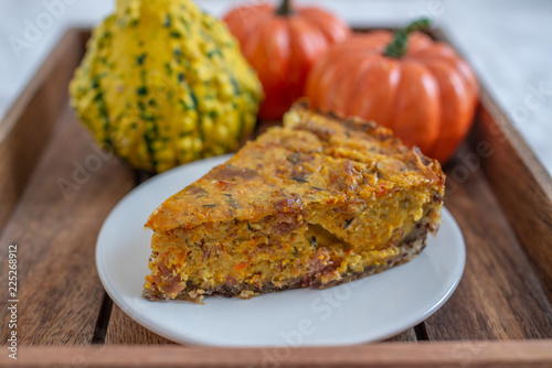 Obraz na plátně Herbstliche Kürbis Quiche