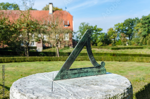 Sun dial clock