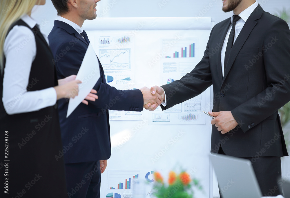 close up.handshake of business partners before business presentation close up.handshake of business partners before business presentation