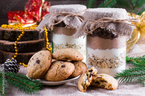 Photo Chocolate chips cookie mix in glass jar