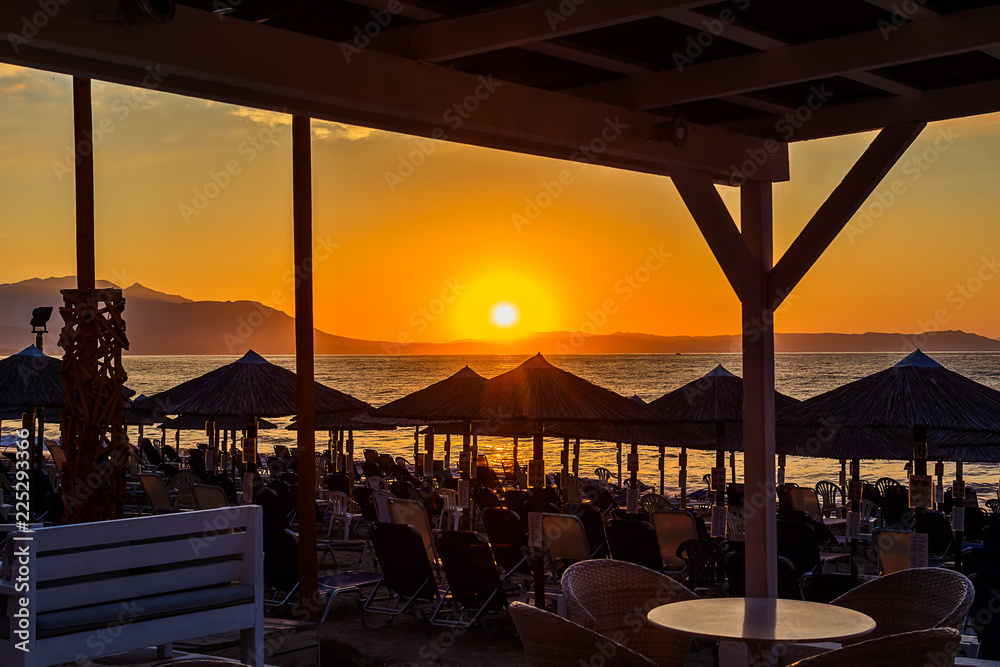 Naklejka premium View of the sunrise through a local restaurant