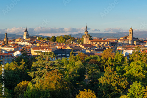 pais-vasco - Fotomural con city y vitoria, panorama y downtown - Stica  Vinilos decorativos