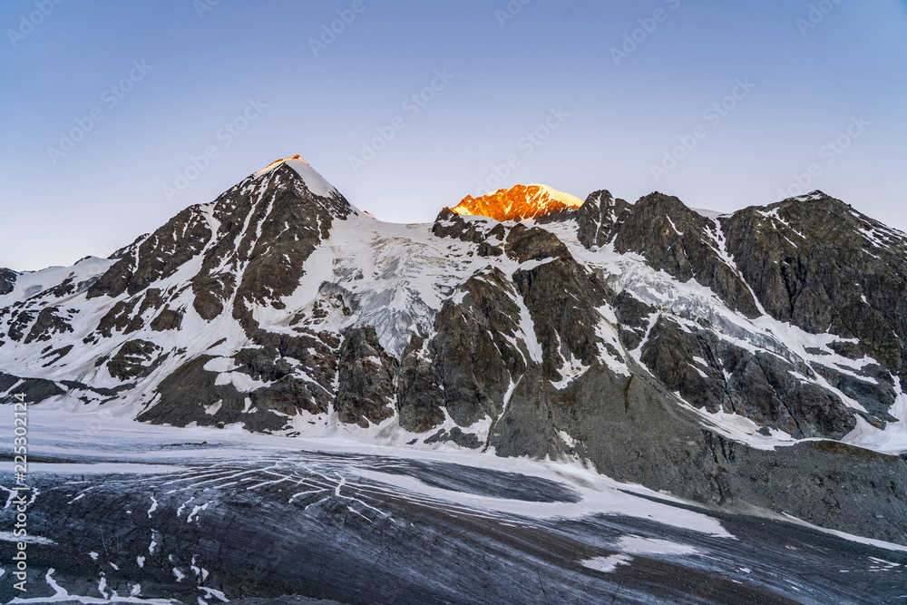 Obraz premium Scenic view of beautiful landscape of Swiss Alps with a majestic Glacier de Corbassiere in a view, Switzerland.