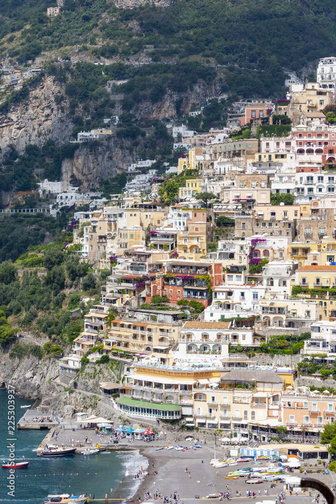 Piękne miasto włoskie Positano i kolorowe domki