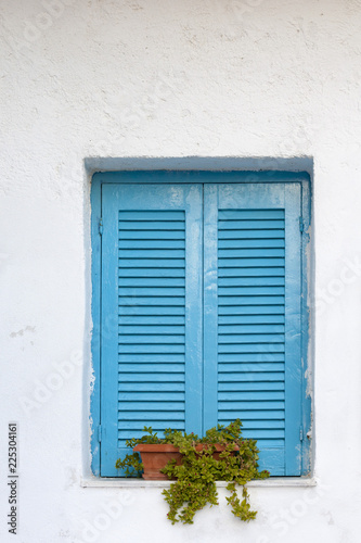 Greckie niebieskie okiennice na Krecie