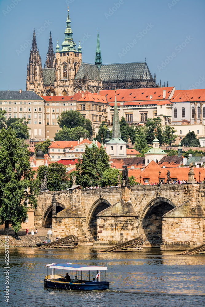 Fototapeta premium Prag, Karlsbrücke und Hradschin