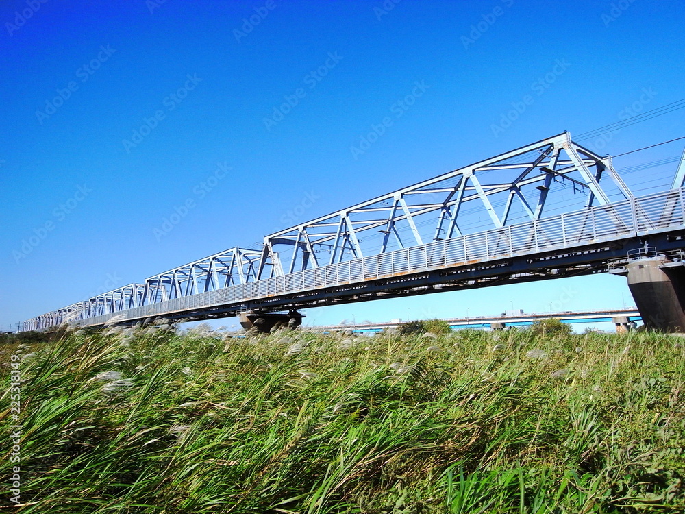 Fototapeta premium 荻原と鉄橋