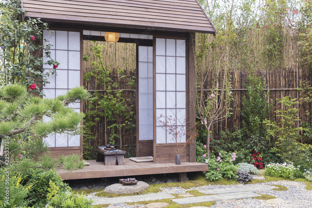 Naklejka premium Japanese house and flower garden