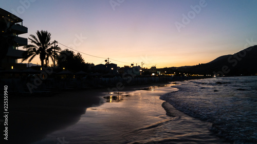 Fototapeta Naklejka Na Ścianę i Meble -  Strand von Georgioupolis im Abendrot Kreta Griechenland